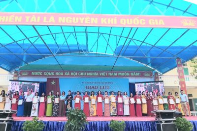 CÔ THƯ VIỆN XUẤT SẮC