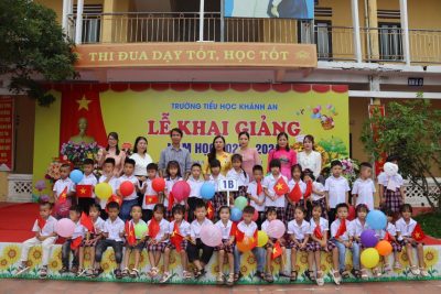 NGÀY KHAI TRƯỜNG ĐẦU TIÊN CỦA CON GÁI